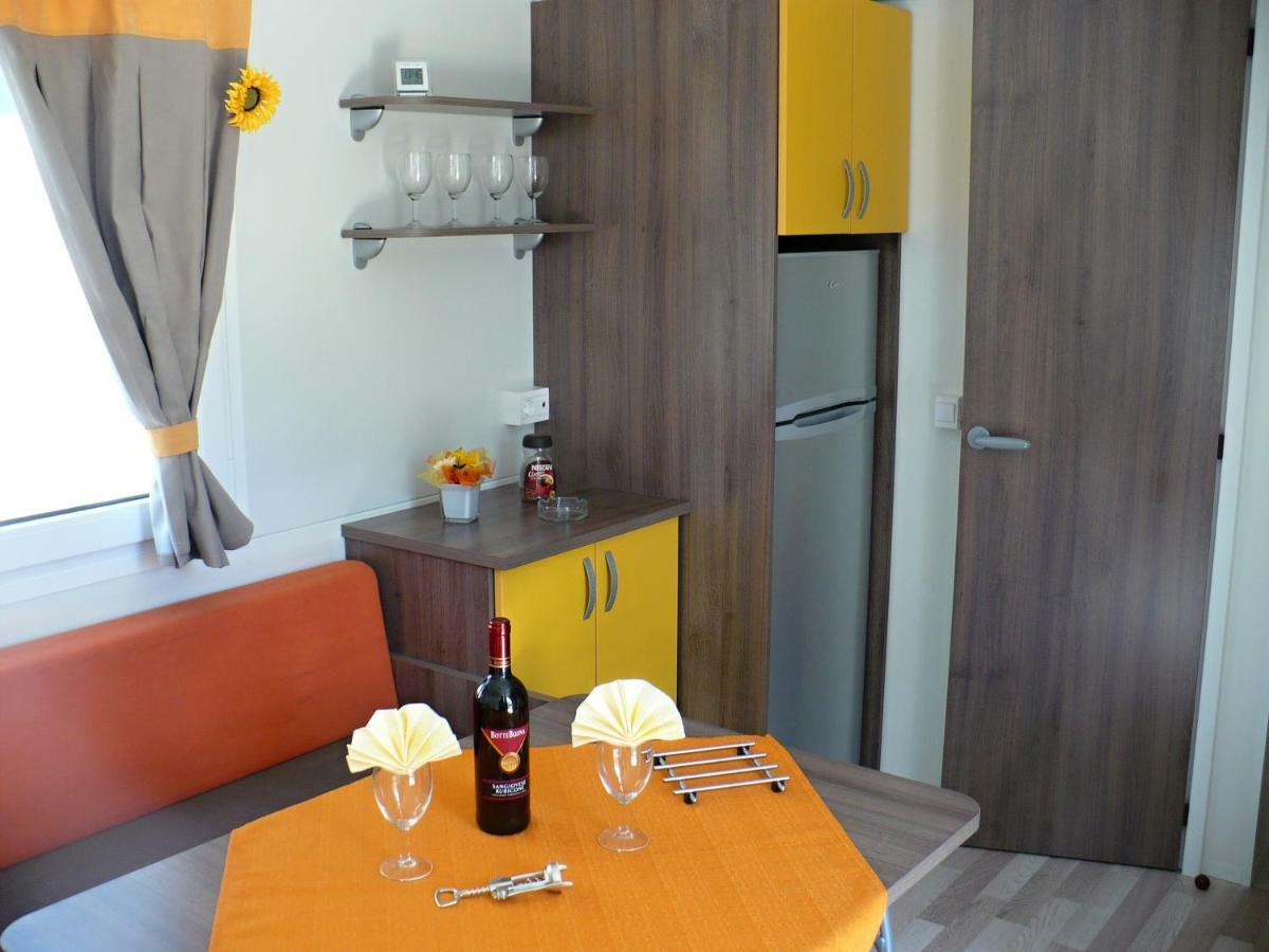 Victoria Mobilehome In Solaris Fkk Naturist Camping Resort Porec Exterior photo